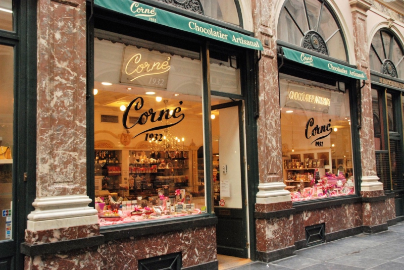 vitrine-RIMPLAS-min_chocolate_chocolaterie_shop_luxury_chic_gallery_brussels_belgium-558146